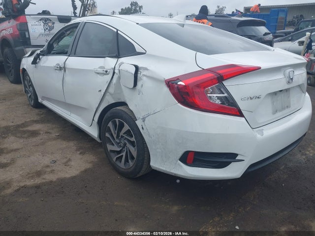 Honda CIVIC EX 2018 2HGFC2F76JH577230 Image 3