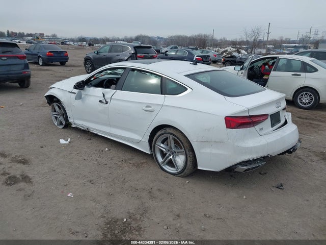 2021 AUDI A5 SPORTBACK WAUDACF56MA015067 Photo 2