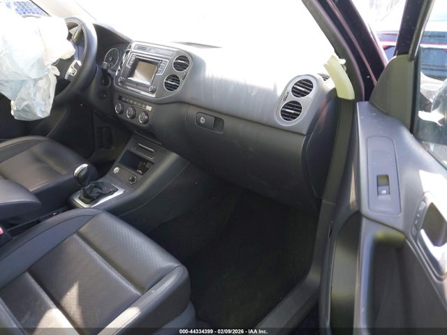 2016 Volkswagen Tiguan S მანქანა იყიდება აუქციონზე, vin: WVGAV7AXXGW524771, აუქციონის ნომერი: 44334399