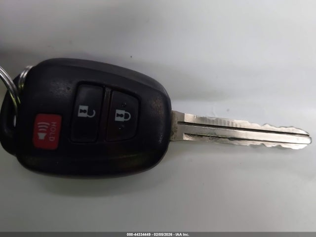 JTDKDTB37F1099148 Toyota Prius C One