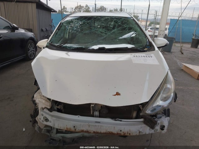 JTDKDTB37F1099148 Toyota Prius C One