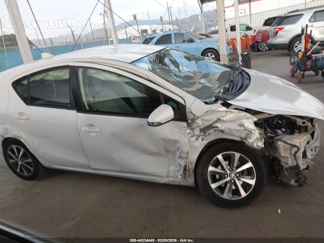 JTDKDTB37F1099148 Toyota Prius C One