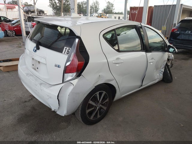 JTDKDTB37F1099148 Toyota Prius C One