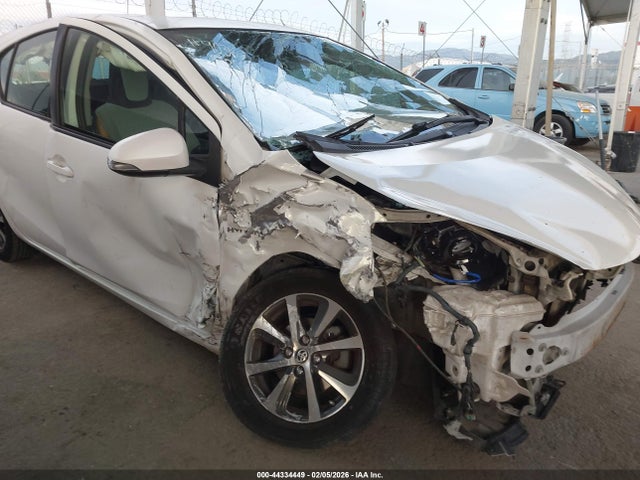 JTDKDTB37F1099148 Toyota Prius C One