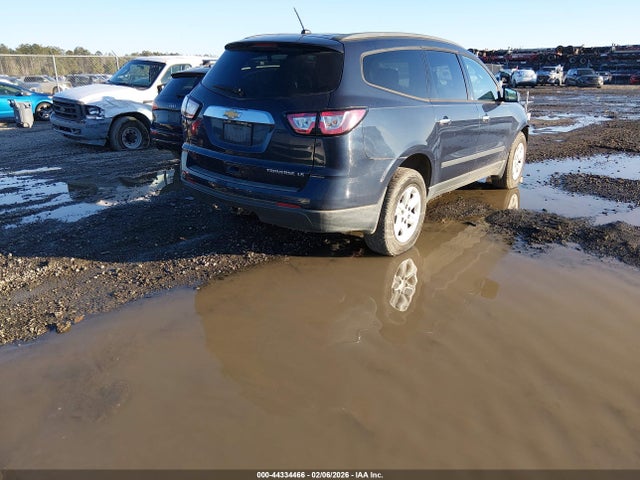 Chevrolet Traverse Ls 2015 1GNKRFED7FJ228911 Image 4