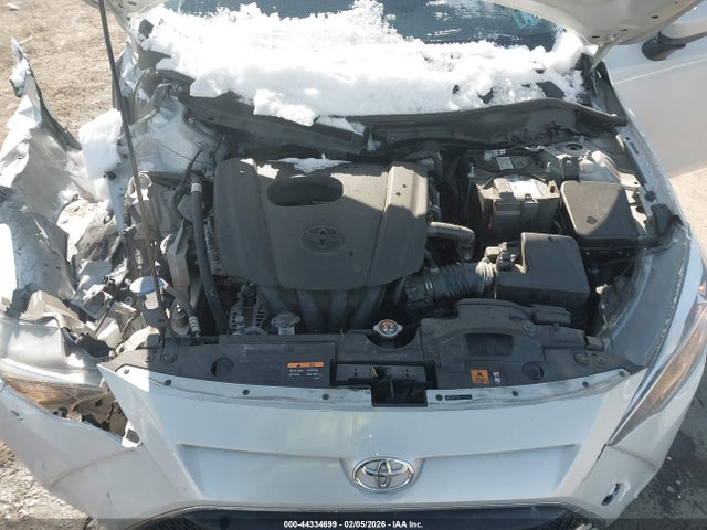 3MYDLBYV8LY716743 Toyota YARIS LE