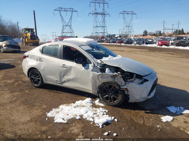 3MYDLBYV8LY716743 Toyota YARIS LE