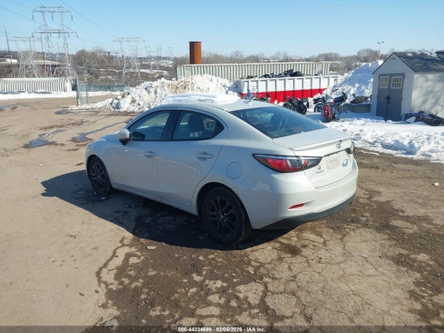 3MYDLBYV8LY716743 Toyota YARIS LE