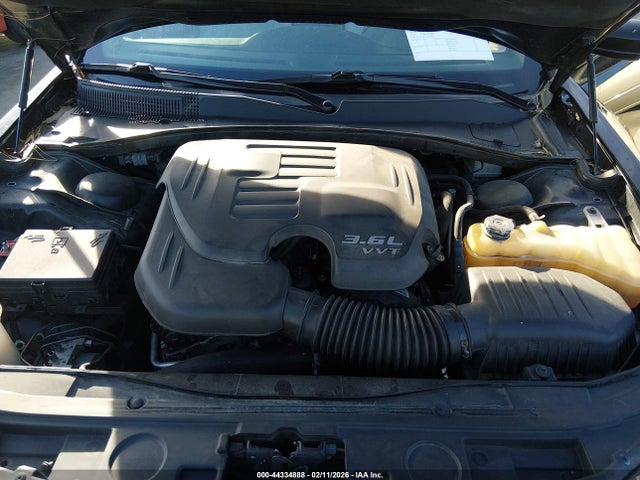 44334888 :رقم المزاد ، 2C3CCABGXJH148467 vin ، 2018 Chrysler 300 300s مزاد بيع