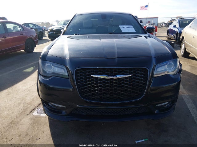 44334888 :رقم المزاد ، 2C3CCABGXJH148467 vin ، 2018 Chrysler 300 300s مزاد بيع
