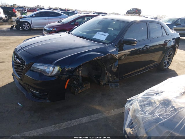 44334888 :رقم المزاد ، 2C3CCABGXJH148467 vin ، 2018 Chrysler 300 300s مزاد بيع