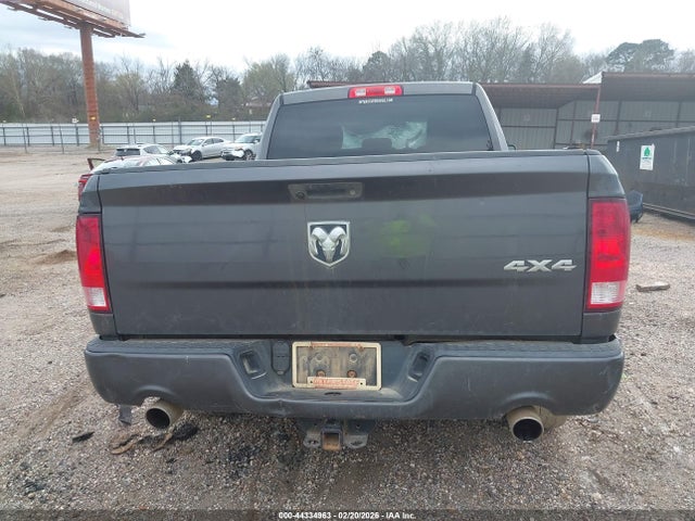 44334963 :رقم المزاد ، 1C6RR7FT4JS116905 vin ، 2018 Ram 1500 Express  4x4 6'4 Box مزاد بيع