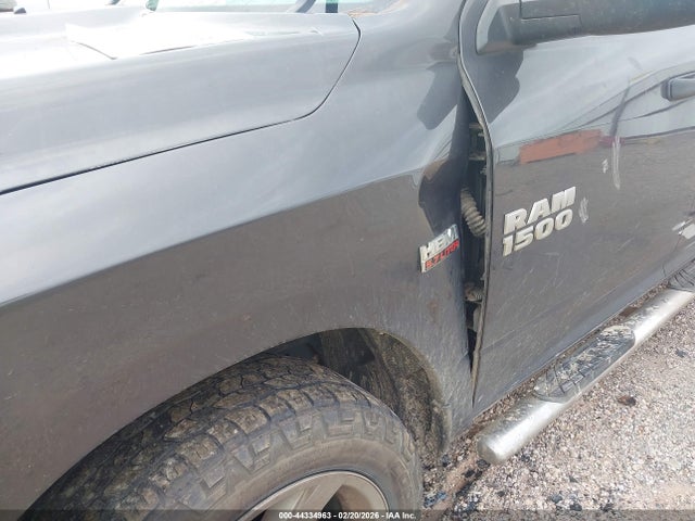 44334963 :رقم المزاد ، 1C6RR7FT4JS116905 vin ، 2018 Ram 1500 Express  4x4 6'4 Box مزاد بيع