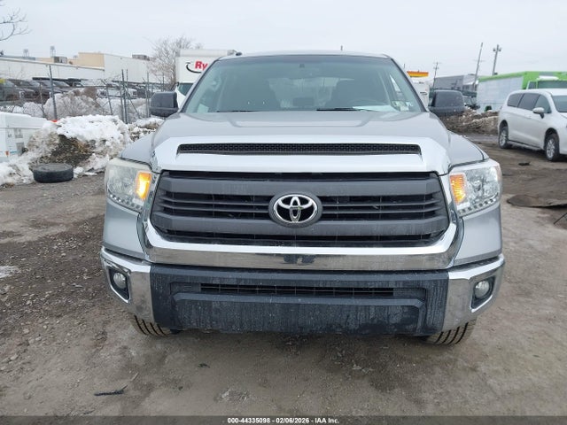 5TFDY5F11EX328999 Toyota Tundra Sr5 5.7l V8