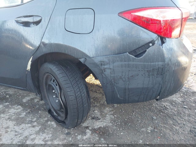 2T1BURHE5JC075074 Toyota COROLLA LE