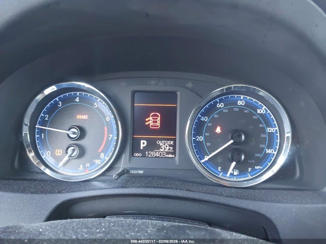 2T1BURHE5JC075074 Toyota COROLLA LE