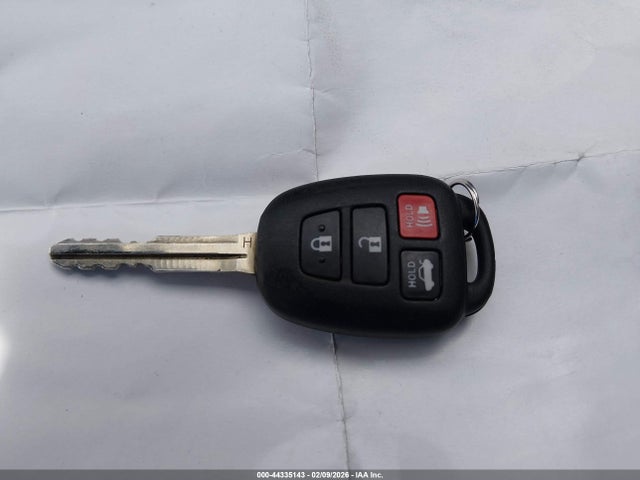 2T1BURHE2HC955594 Toyota COROLLA LE