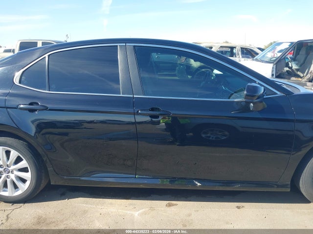Aukcja sprzedaży 2018 Toyota Camry Le, vin: 4T1B11HK1JU056360, numer aukcji: 44335223