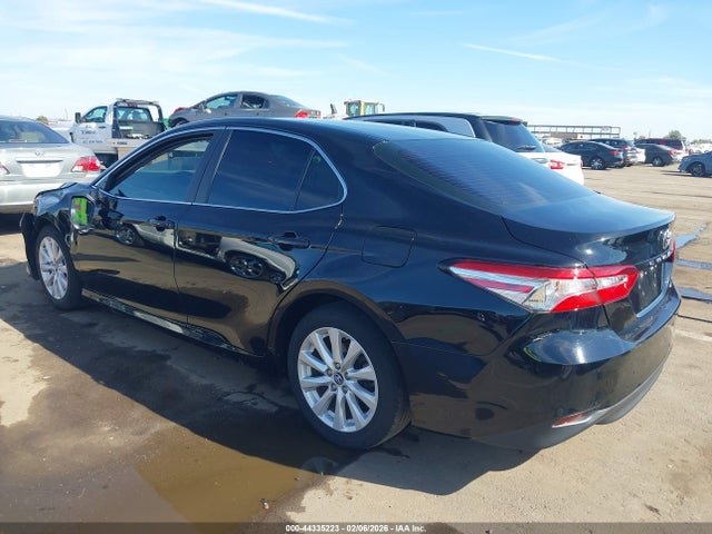 Aukcja sprzedaży 2018 Toyota Camry Le, vin: 4T1B11HK1JU056360, numer aukcji: 44335223