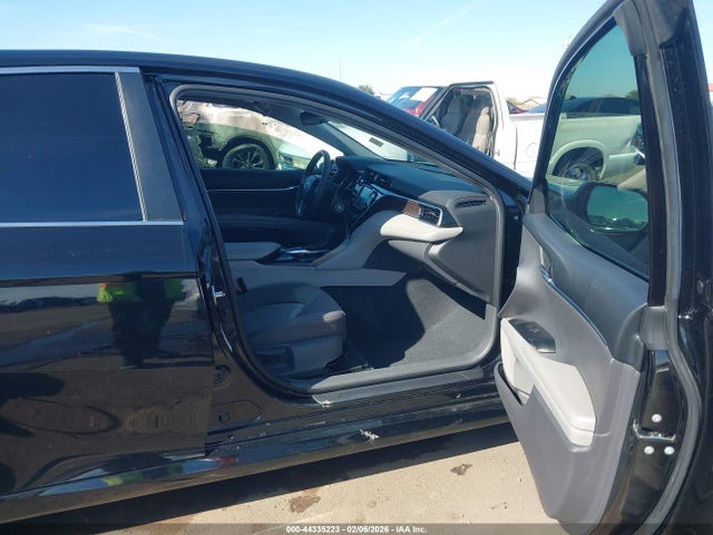 Aukcja sprzedaży 2018 Toyota Camry Le, vin: 4T1B11HK1JU056360, numer aukcji: 44335223