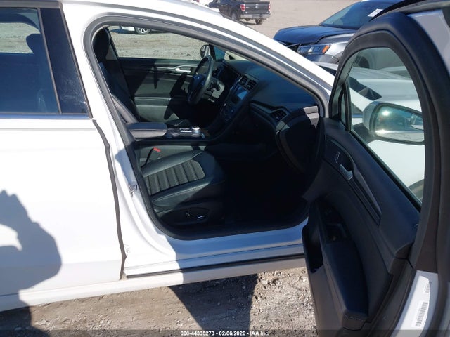 3FA6P0HD0JR223031 Ford FUSION SE
