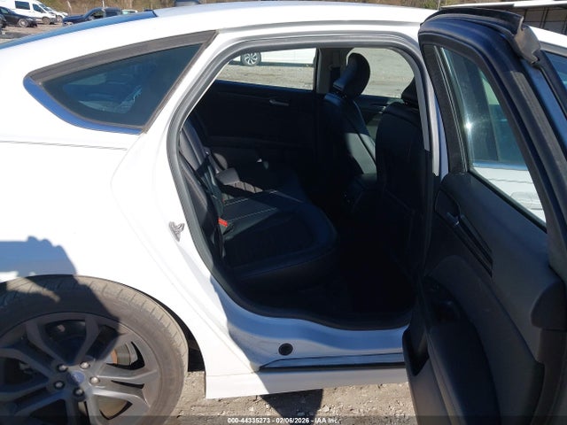 3FA6P0HD0JR223031 Ford FUSION SE