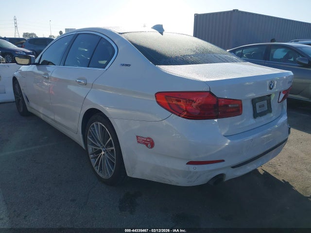 2018 BMW 530E WBAJA9C55JB251094 Photo 2