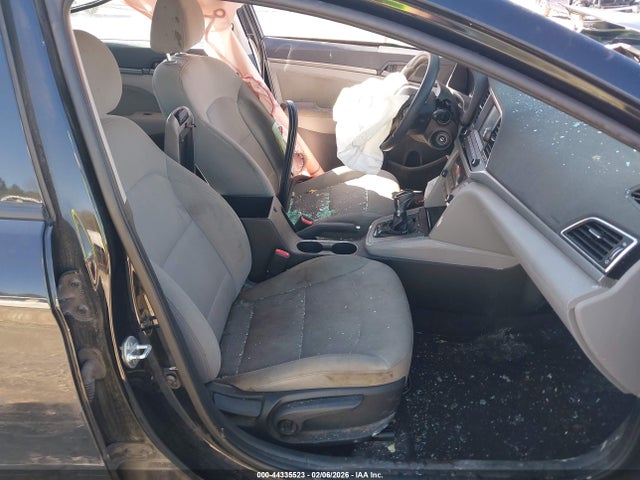 5NPD84LF3JH308754 Hyundai ELANTRA SEL