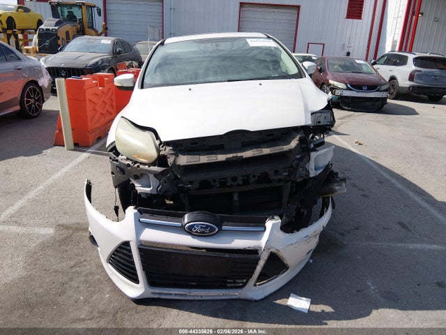 1FADP3N23EL185181 Ford Focus Titanium