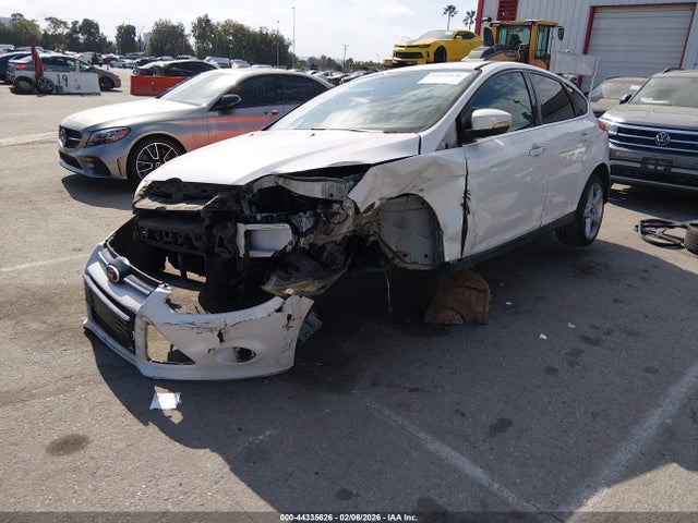 1FADP3N23EL185181 Ford Focus Titanium