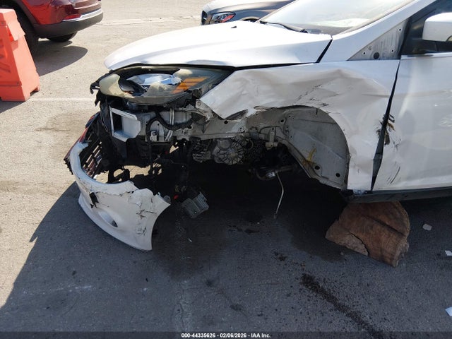 1FADP3N23EL185181 Ford Focus Titanium