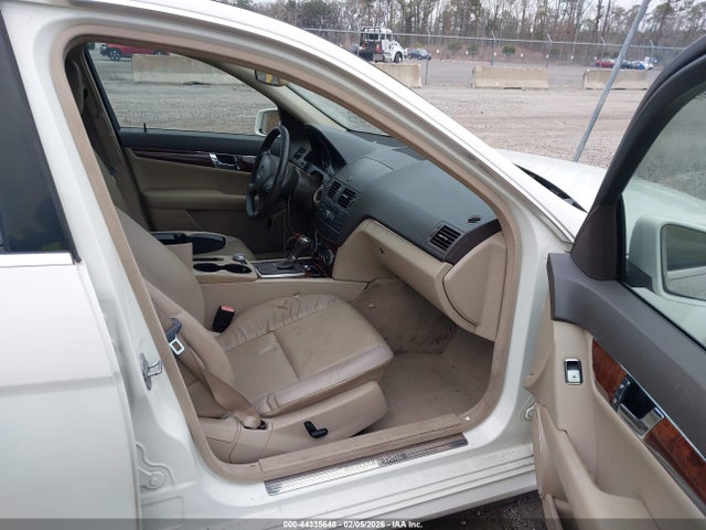 2011 Mercedes-benz C 300 Luxury/sport მანქანა იყიდება აუქციონზე, vin: WDDGF5EB1BA468679, აუქციონის ნომერი: 44335648