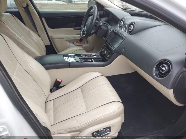 2015 JAGUAR XJ SAJWA1CZ9F8V77371 Photo 4