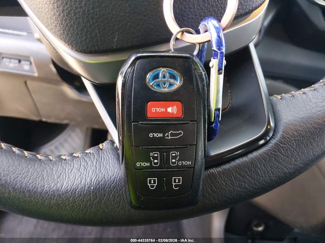 5TDCSKFC6RS133408 Toyota Sienna Woodland Edition