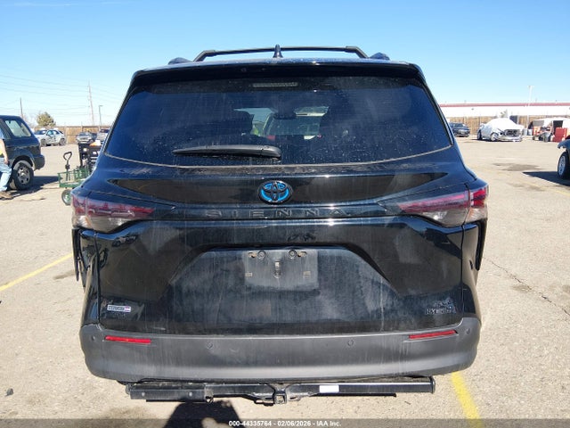 5TDCSKFC6RS133408 Toyota Sienna Woodland Edition