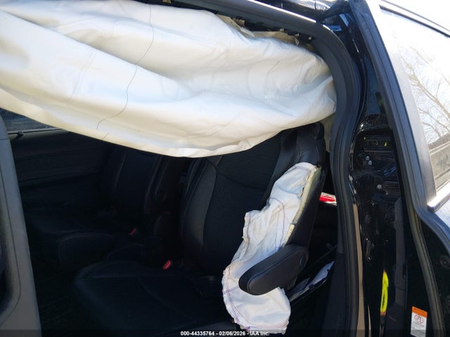 5TDCSKFC6RS133408 Toyota Sienna Woodland Edition