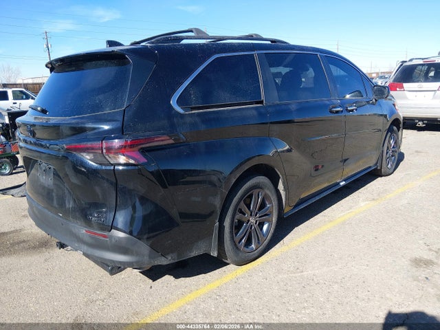 5TDCSKFC6RS133408 Toyota Sienna Woodland Edition