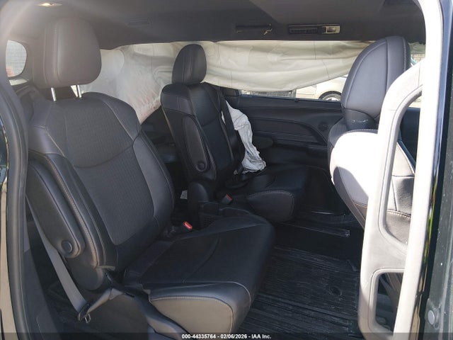 5TDCSKFC6RS133408 Toyota Sienna Woodland Edition