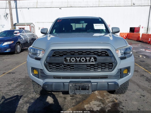 3TMCZ5AN7JM147117 Toyota Tacoma Trd Off Road