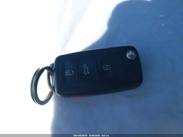 44335819 :رقم المزاد ، 1VWAT7A36FC104770 vin ، 2015 Volkswagen Passat 1.8t Limited Edition مزاد بيع