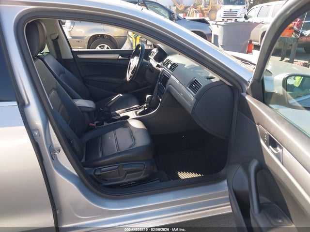 44335819 :رقم المزاد ، 1VWAT7A36FC104770 vin ، 2015 Volkswagen Passat 1.8t Limited Edition مزاد بيع