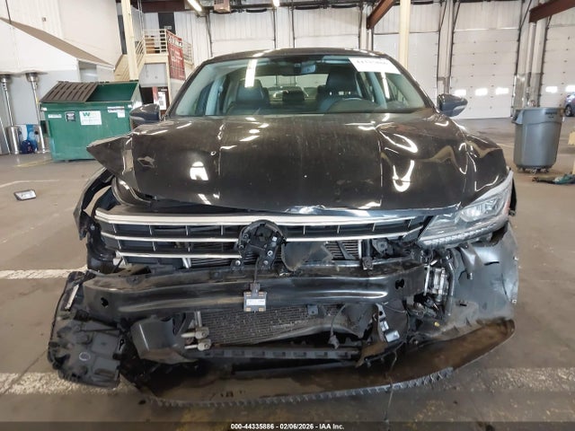 1VWGT7A38HC083871 Volkswagen Passat 1.8t Se