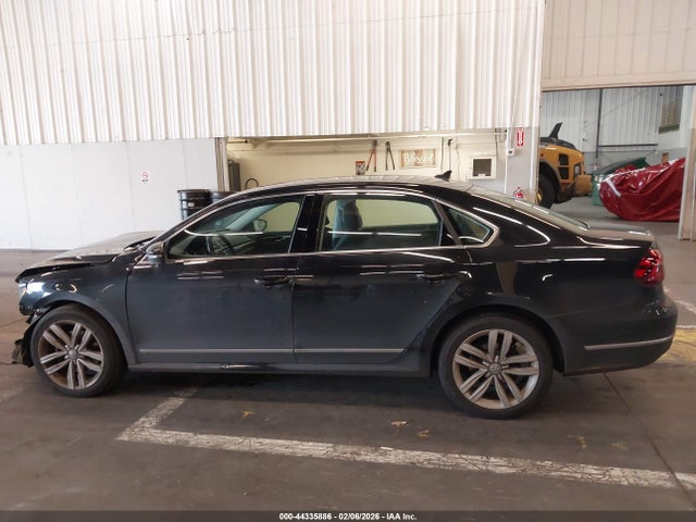 1VWGT7A38HC083871 Volkswagen Passat 1.8t Se