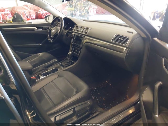 1VWGT7A38HC083871 Volkswagen Passat 1.8t Se