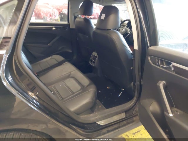 1VWGT7A38HC083871 Volkswagen Passat 1.8t Se