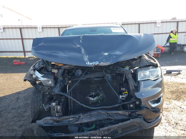 1C4RJFAG8JC299238 Jeep Grand Cherokee Laredo E 4x4
