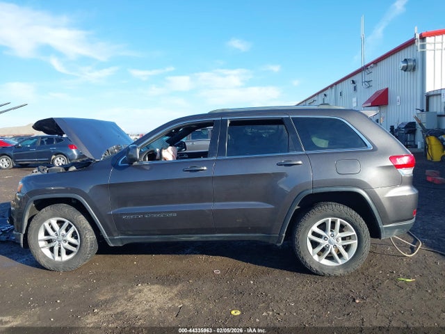1C4RJFAG8JC299238 Jeep Grand Cherokee Laredo E 4x4