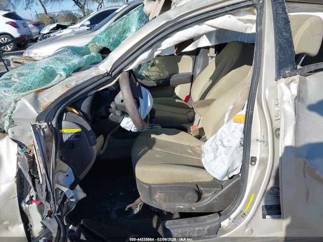 2010 HYUNDAI ELANTRA KMHDU4AD1AU941557 Photo 4