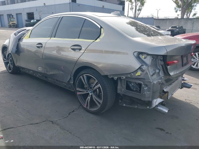 2022 BMW 3 SERIES WBA5P7C03NFL92866 Photo 2