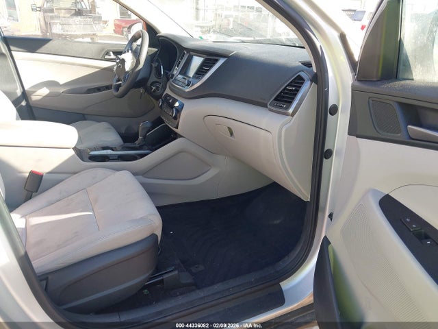 2018 HYUNDAI TUCSON KM8J33A49JU617031 Photo 4